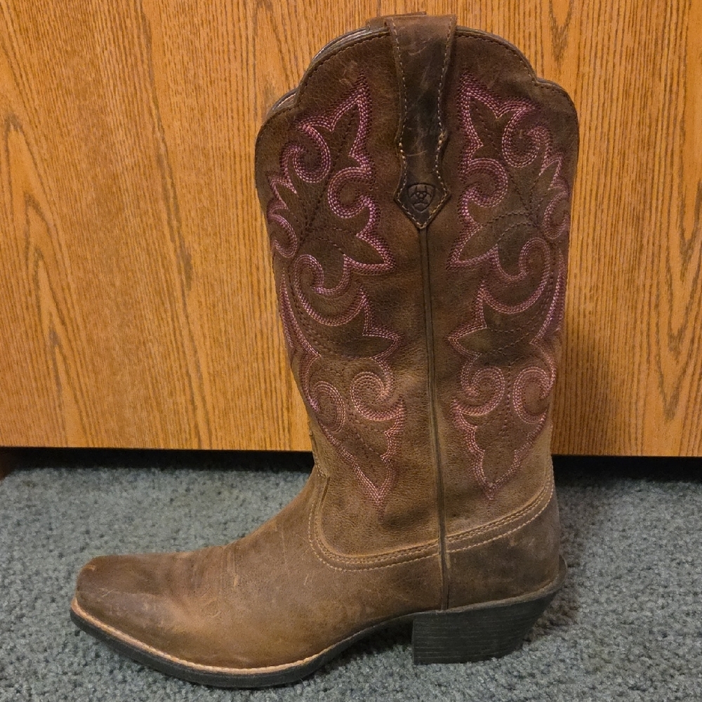 ‼️WORN ONE TIME‼️Ariat Women's 8.5B Med. Brown w/pink stitching. Square toe. - Picture 3 of 16